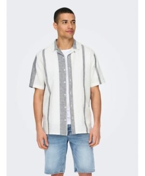 ONLY & SONS T-shirt skjorte i Cloud Dancer med striber til herre