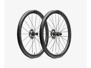 Scope Artech 4.G Disc hjulsæt Carbon 700c 45mm fælg og Shimano body - Black decals - 2025