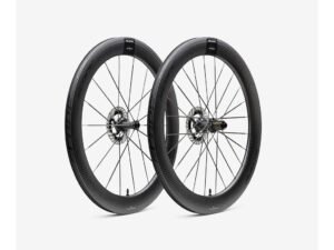 Scope Artech 6 Disc hjulsæt Carbon 700c 65mm fælg og Sram XDR body - Black decals - 2025