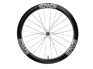ENVE SES 4.5 Pro forhjul Race 700c Center Lock disc og E-Thru 12 x 100mm med sølv stickers ENVE SES 4.5 Pro forhjul Race 700c Center Lock disc og E-Thru 12 x 100mm med sølv stickers