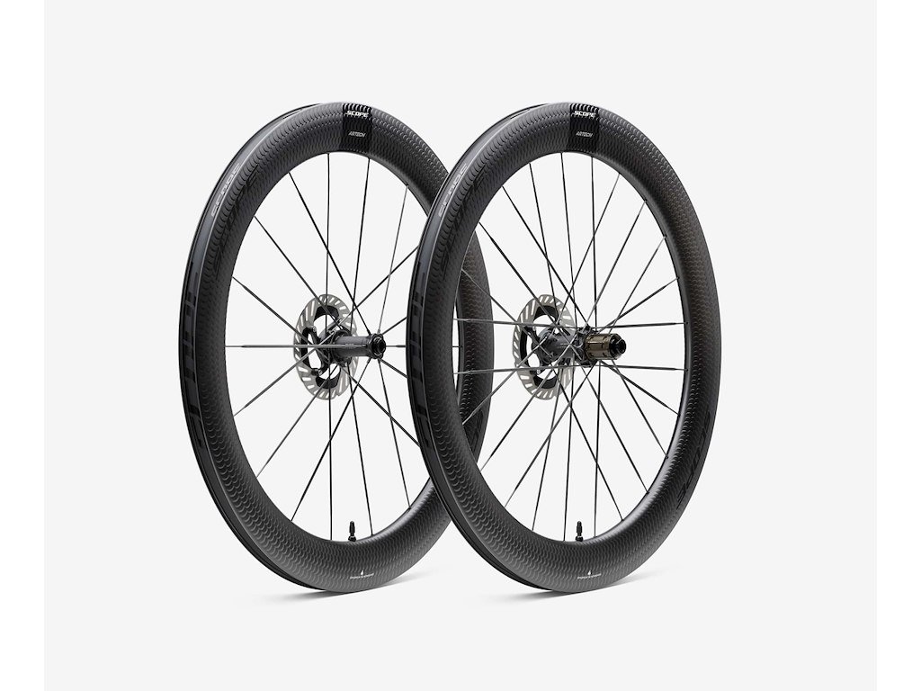 Scope Artech 6.A Disc hjulsæt Carbon 700c 65mm fælg og Sram XDR body - Black decals - 2025