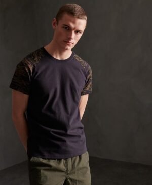 Superdry T-shirt med raglanærmer og Camo design