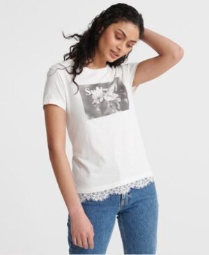 Superdry Tilly T-shirt med blondedesign og grafik