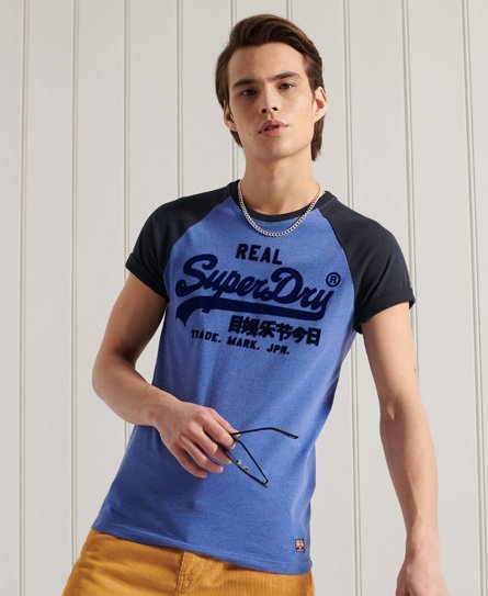Superdry Tofarvet Vintage Logo T-shirt i en let kvalitet med raglanærmer