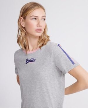 Superdry Vintage Logo Micro T-shirt i et firkantet design Superdry Vintage Logo Micro T-shirt i et firkantet design