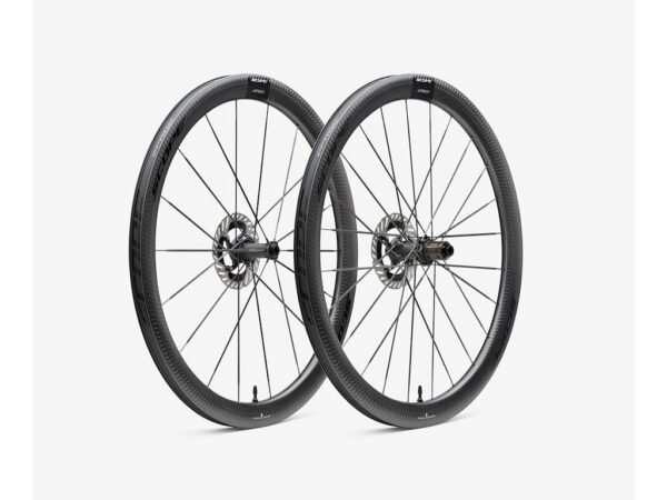 Scope Artech 4.A Disc hjulsæt Carbon 700c 45mm fælg og Shimano body - Black decals - 2025